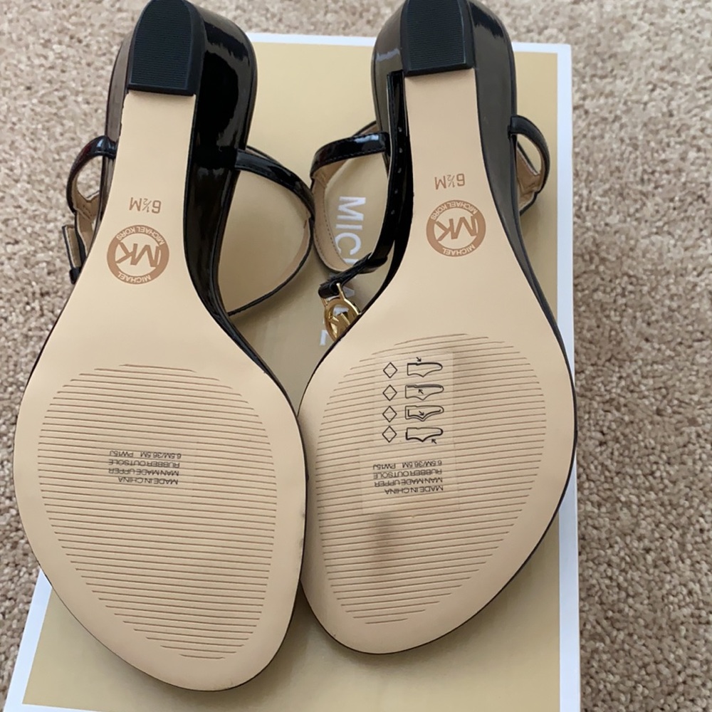 Sandals - Picture 2 of 3